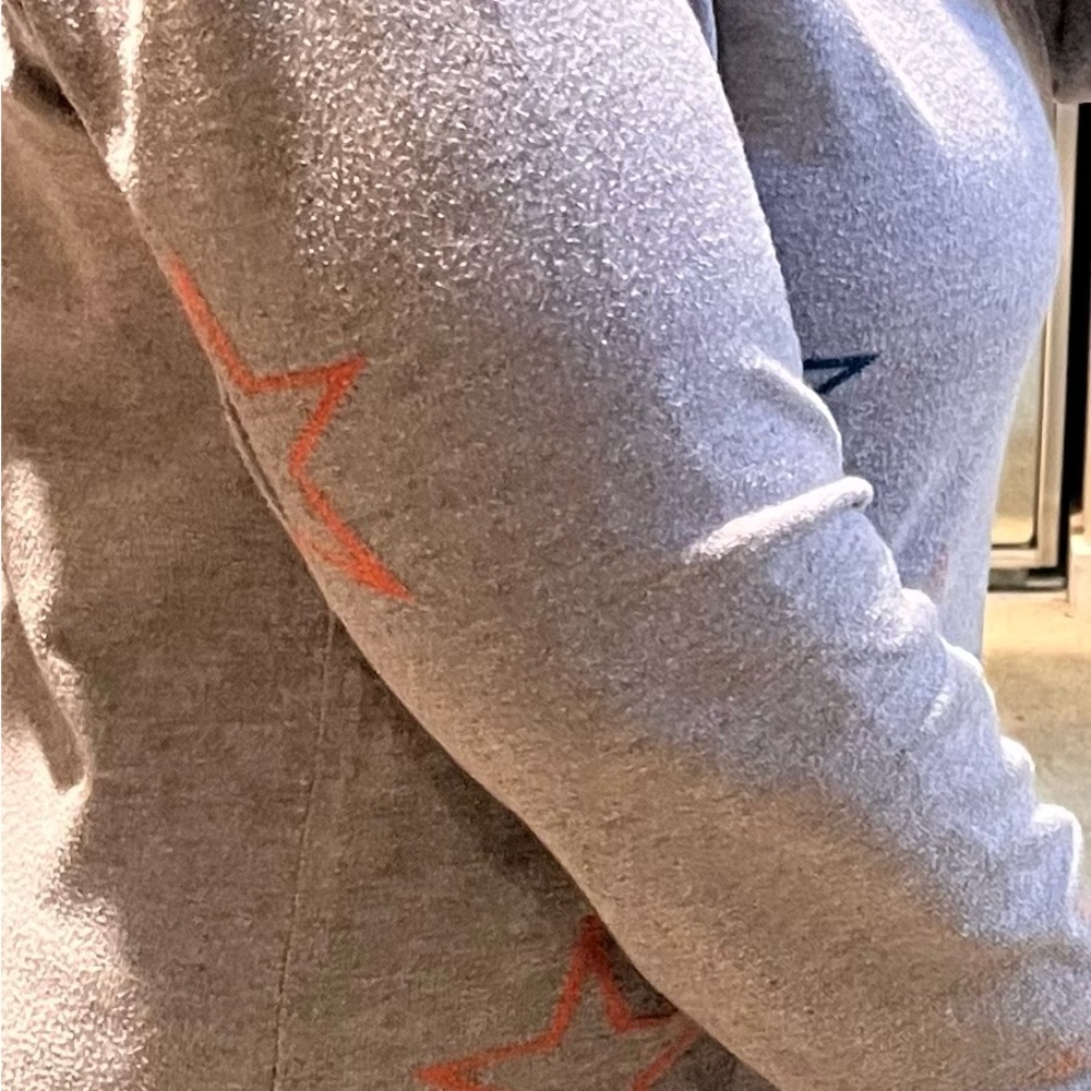 Gray Sweater With Star Patterns - image 6